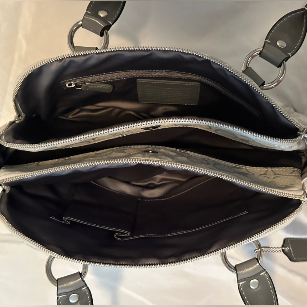 Coach Silver Logo Bag - Picture 3 of 4